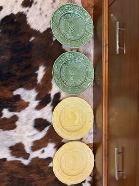 4 Bordallo Pinheiro Bunnie Carrot Salad Plates. 2 green & 2 yellow.
